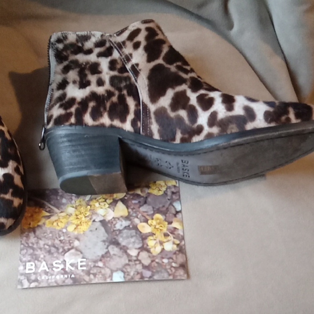 Women's Leopard Print Ankle Booties - Picture 3 of 8